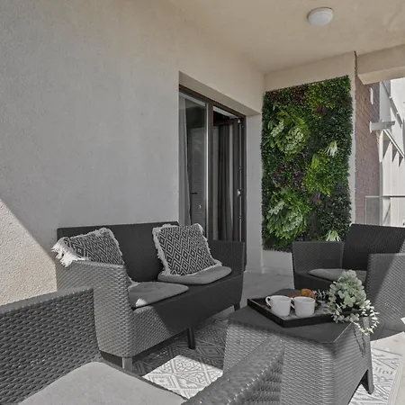 Terracotta Oasis Apartment Bucharest